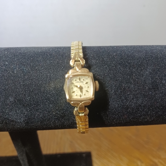1950's Hamilton Wind Up Watch 17 Jewels 10K Solid Gold case working. Band is not - Picture 2 of 11